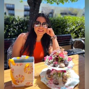 Meet your Posher, Paola